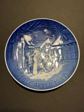 Blue Commemorative Holiday Plate "Jule-Aften 1981"